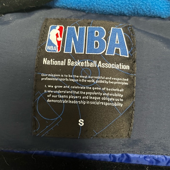 NBA New York Knicks Vest - Picture 3 of 7